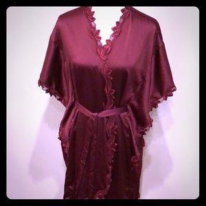 Maroon Robe w/Floral Lace Trim Size S/M